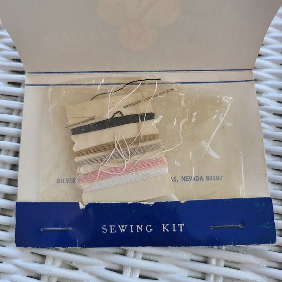 Vintage Travel Sewing Kits Hotel Riviera Las Vegas NV Holiday Inn Lafayette IN - Picture 8 of 10